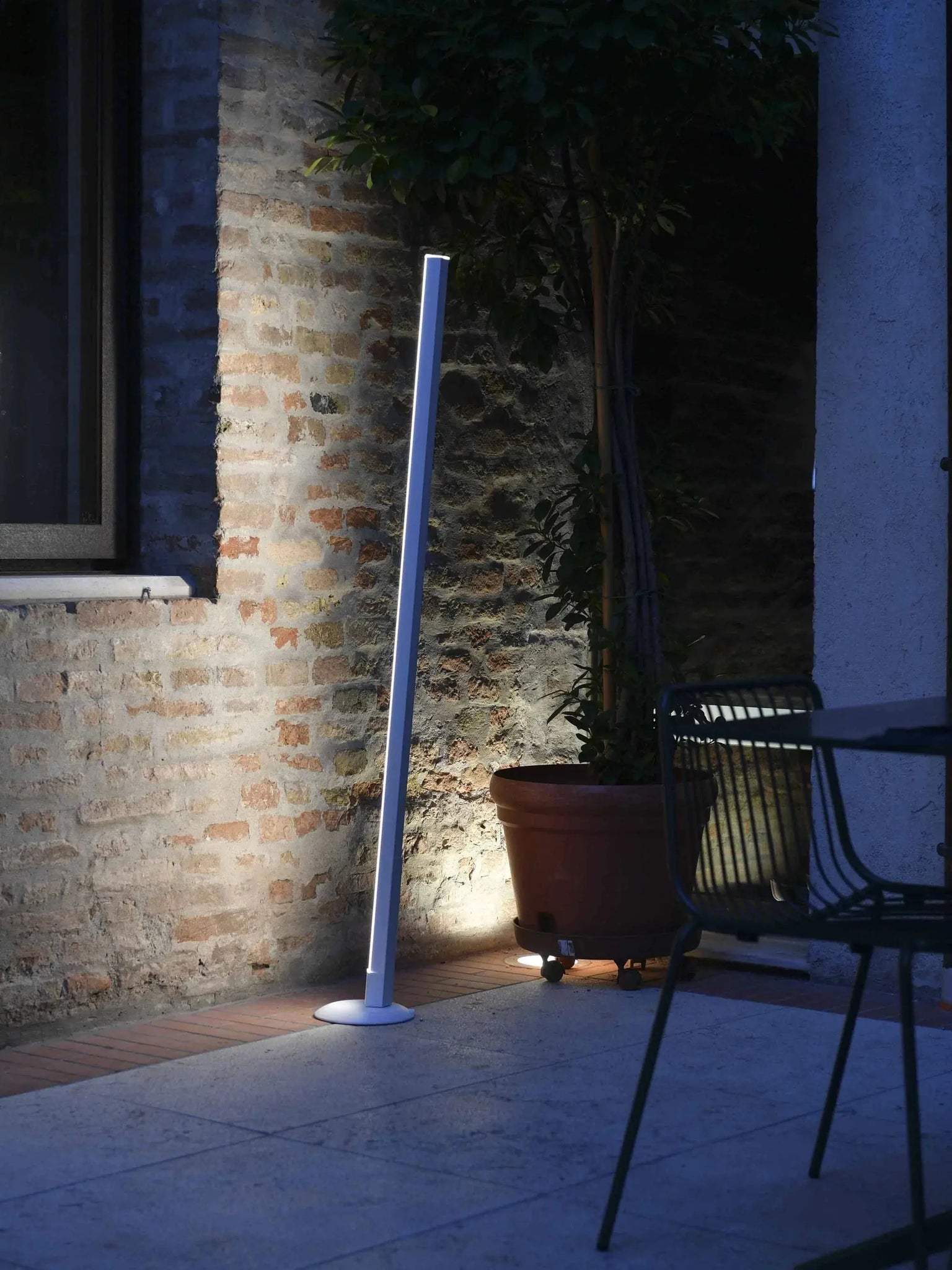 Large Pencil Module Light with Charger Zafferano